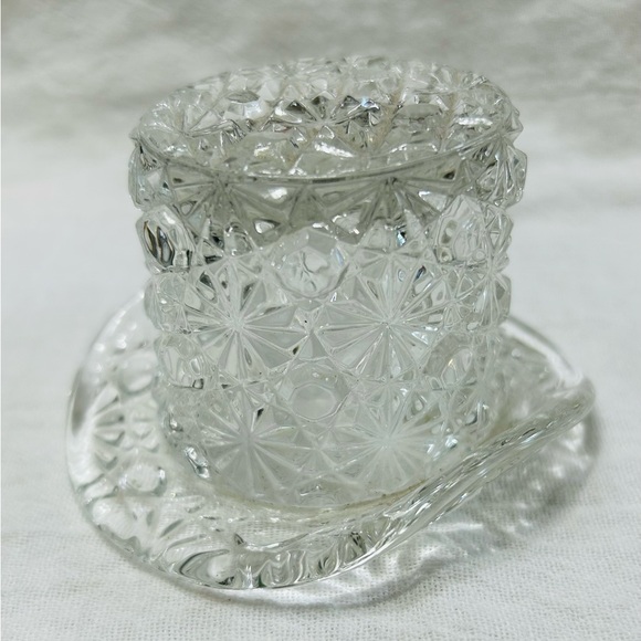 Vintage Fenton glass top hat Button & Daisies. Mint condition no chips or cracks - Picture 1 of 4